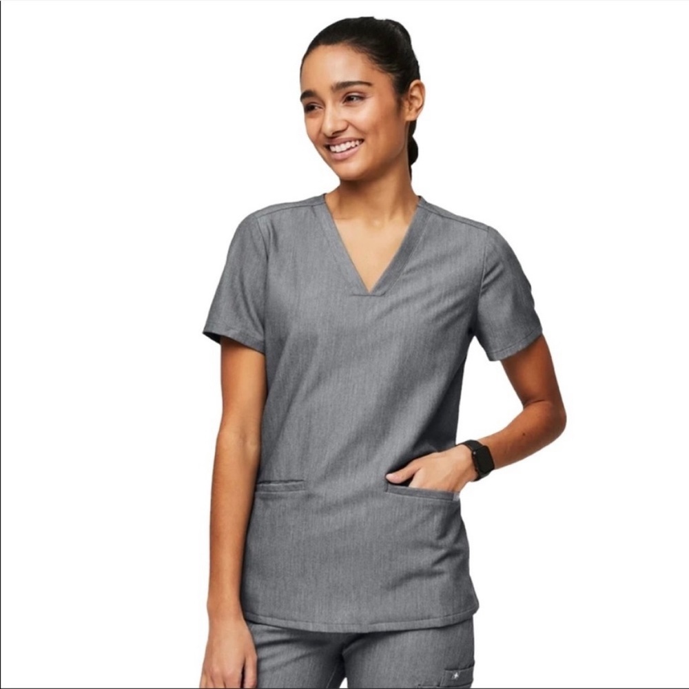 Figs Casma Three-Pocket Scrub Top Graphite Grey M